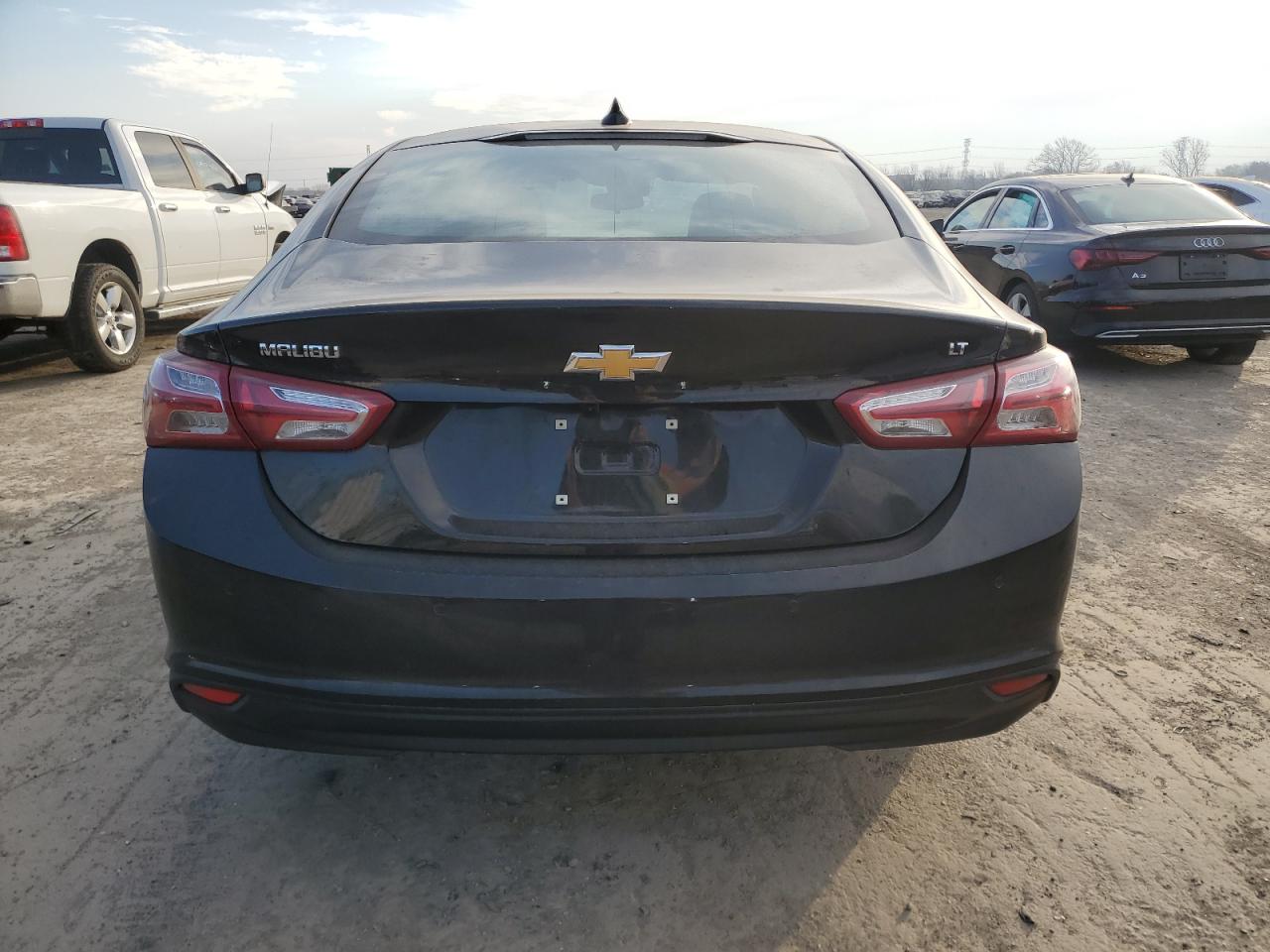 2022 Chevrolet Malibu - Image 6