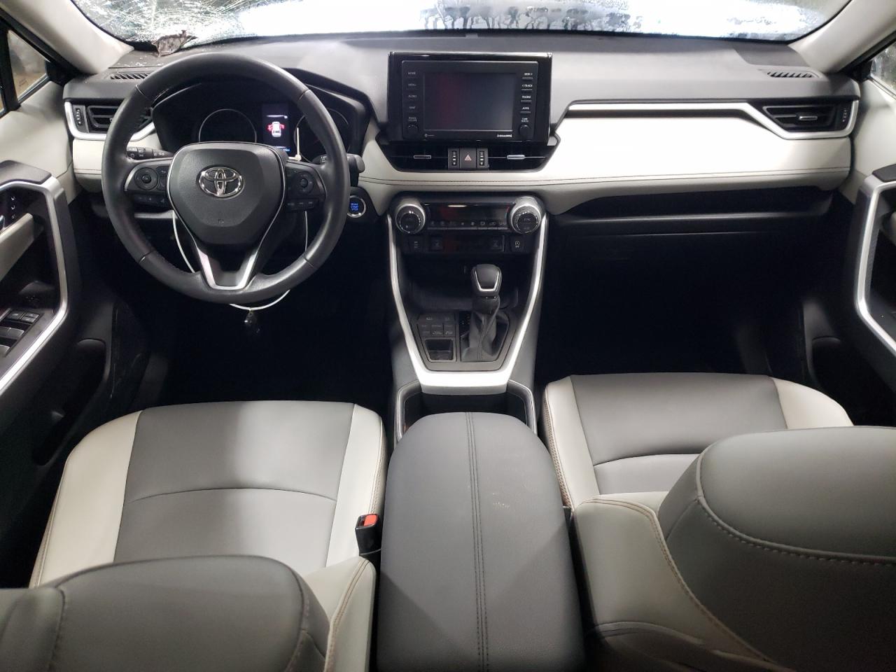 2022 Toyota RAV 4 - Image 8