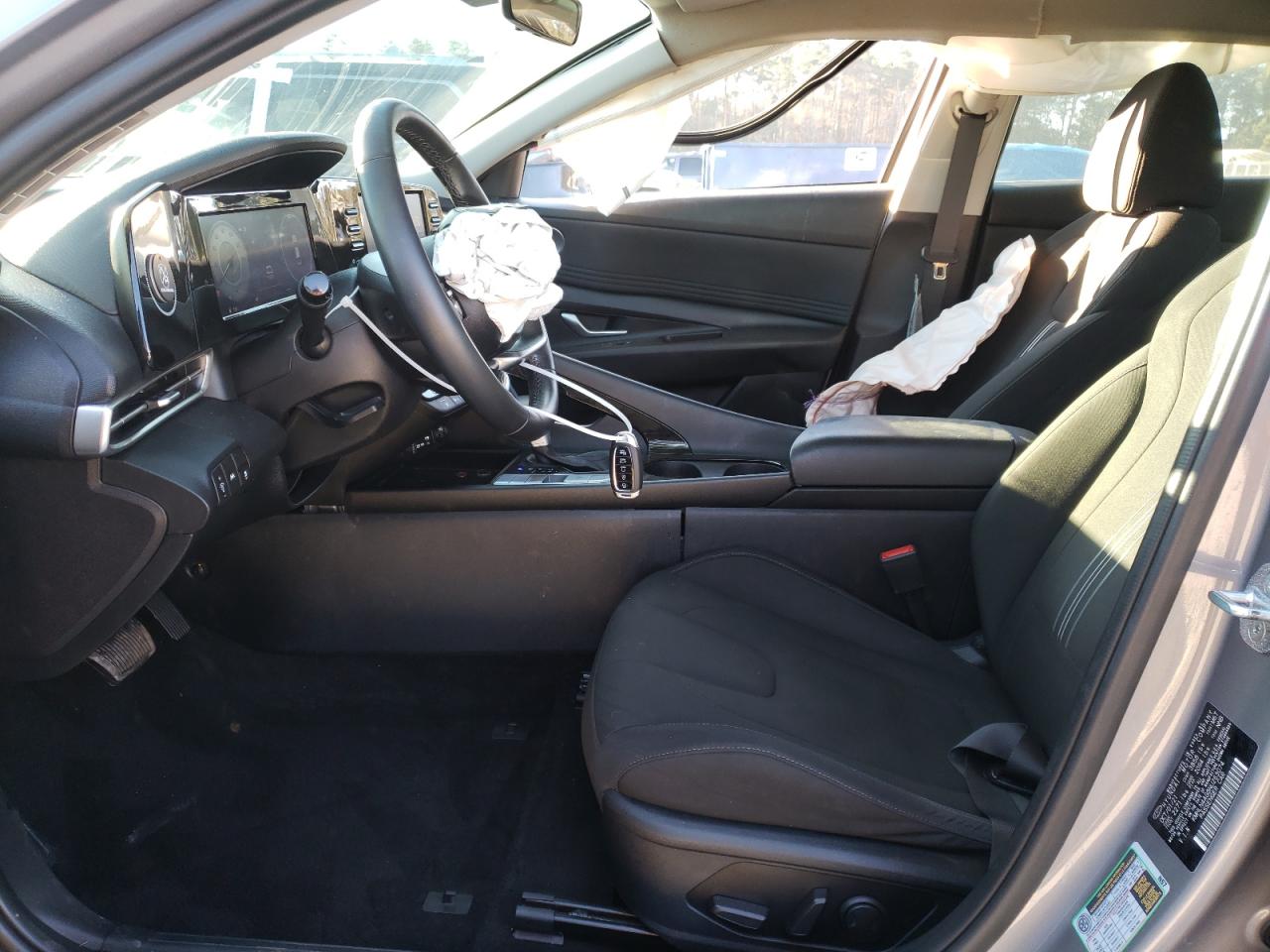 2022 Hyundai Elantra - Image 7