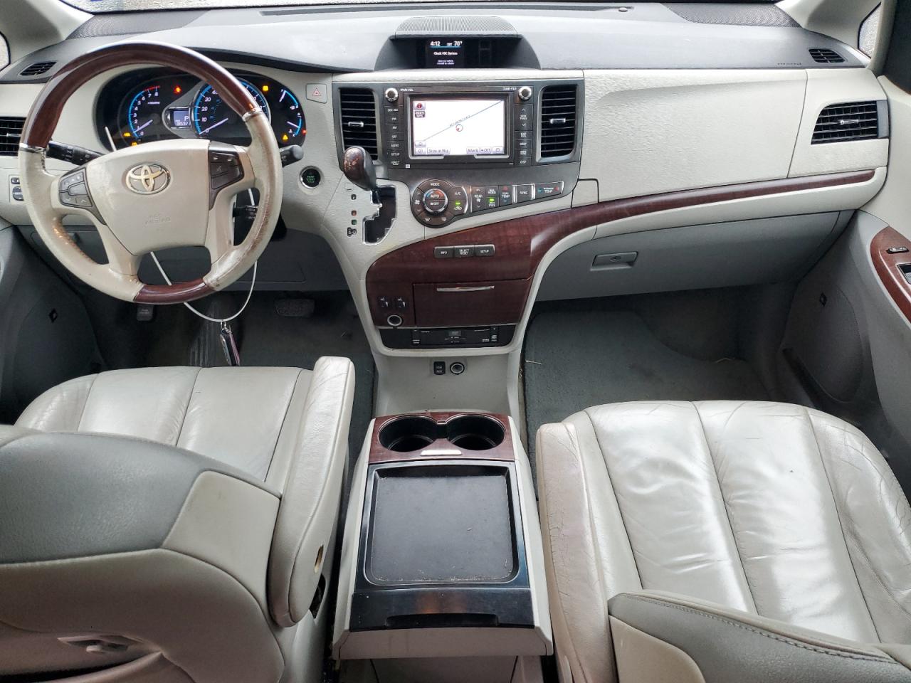 2011 Toyota Sienna - Image 8