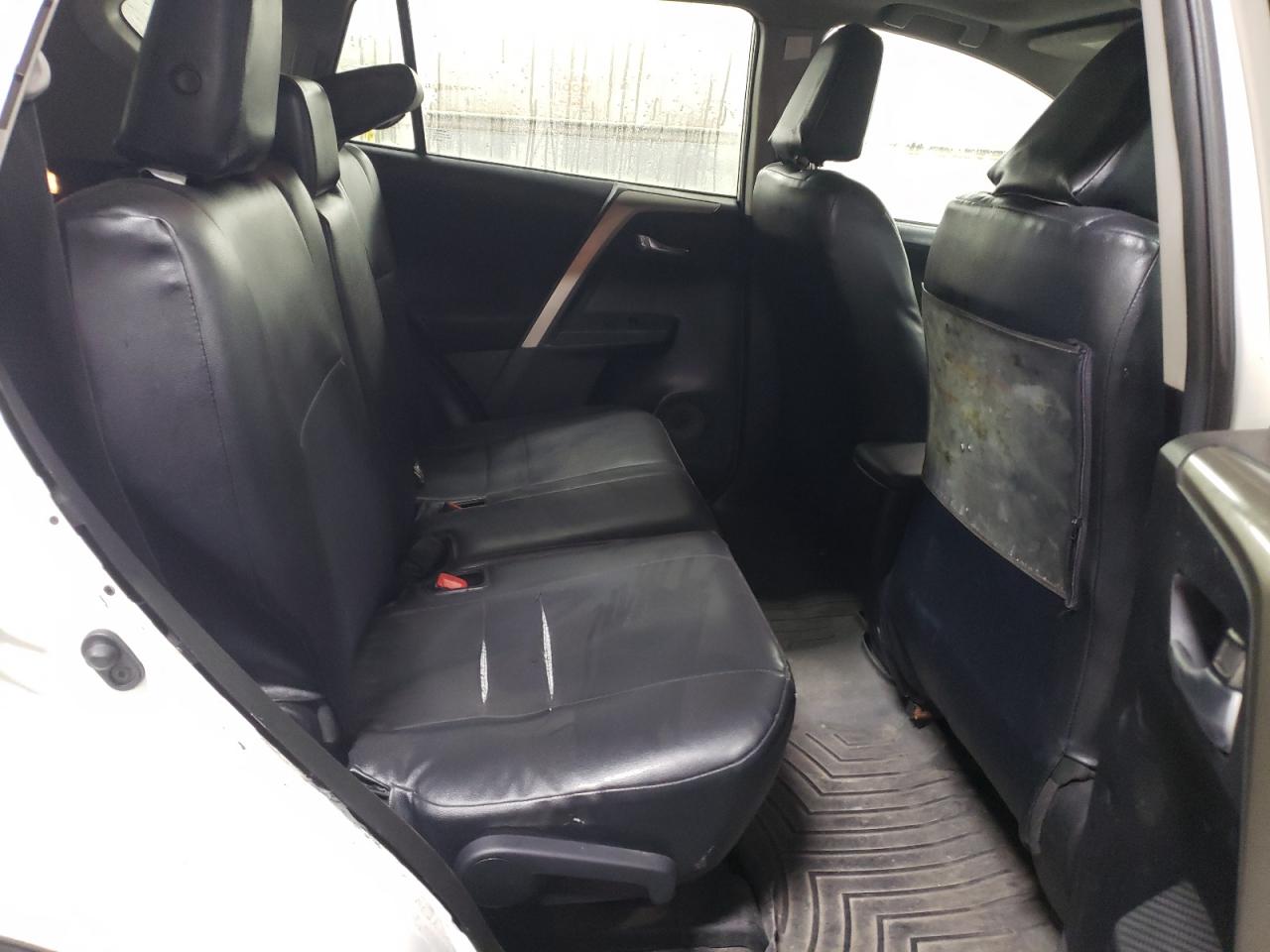 2015 Toyota RAV 4 - Image 10