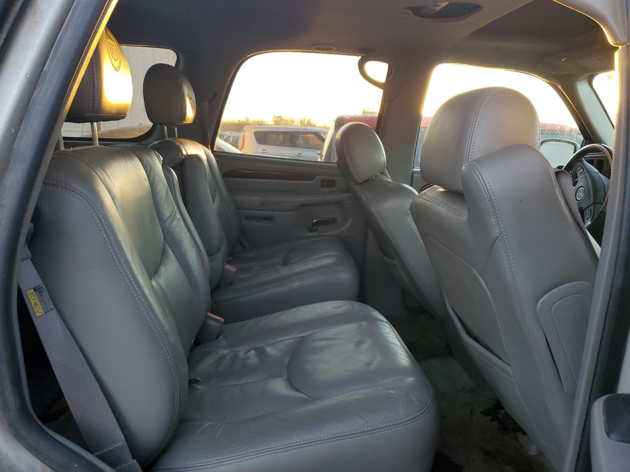 2004 Cadillac Escalade - Image 11