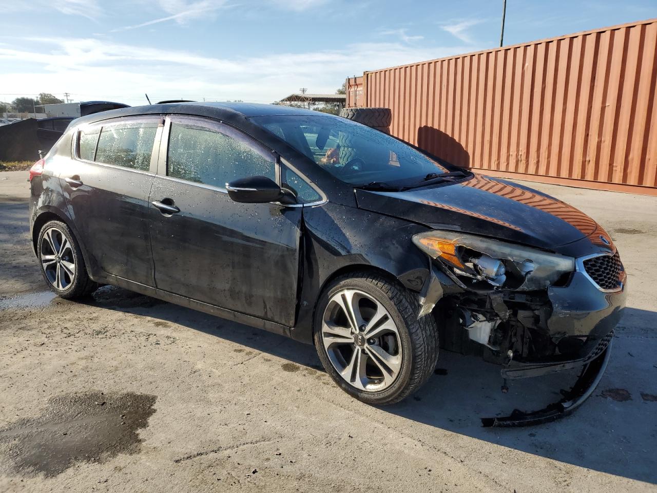 VIN KNAFX5A83G5605227 2016 KIA FORTE no.4