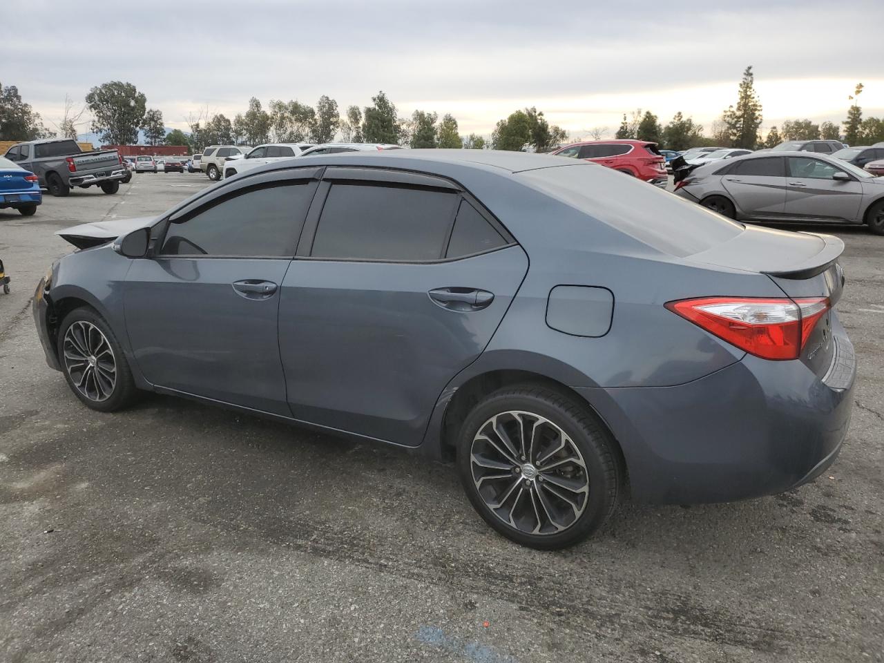 VIN 5YFBURHE1FP213605 2015 TOYOTA COROLLA no.2