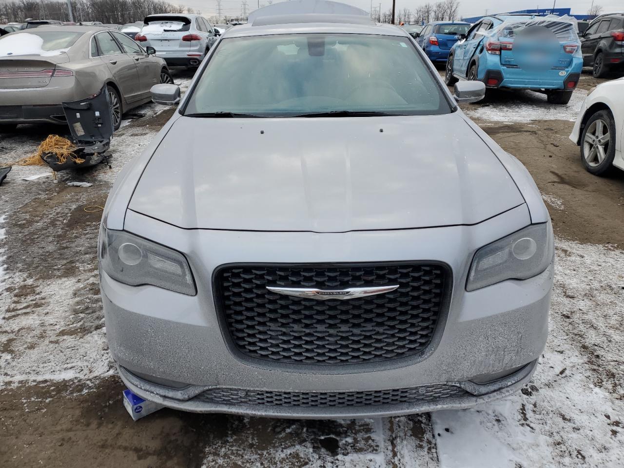 2018 Chrysler 300 - Image 5