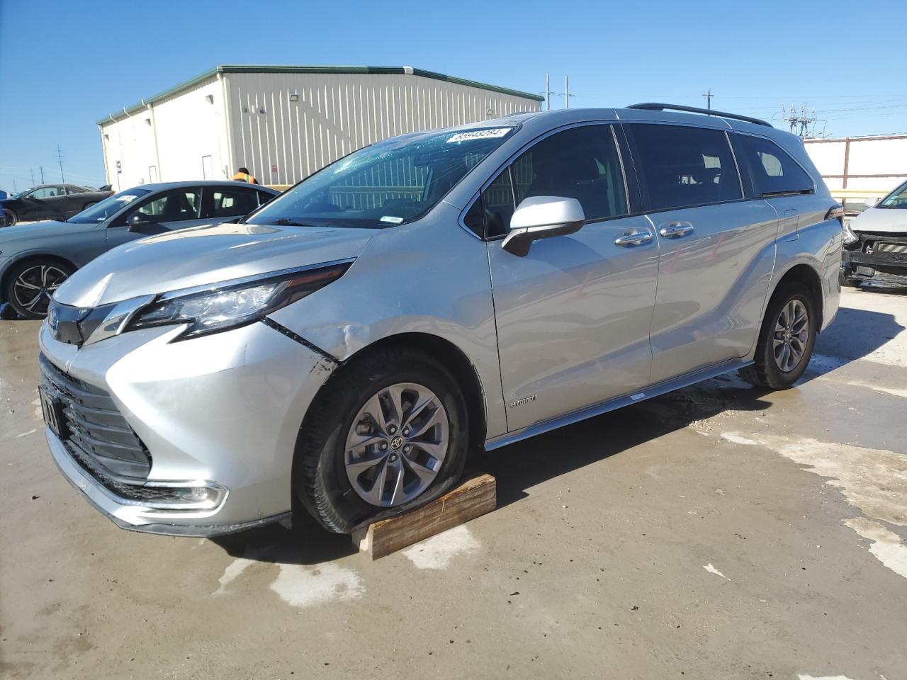 2021 Toyota Sienna Xle for Sale in Haslet, TX - Front End