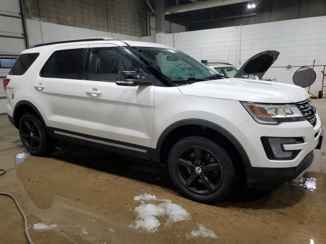 Parquets FORD EXPLORER 2017 Biały