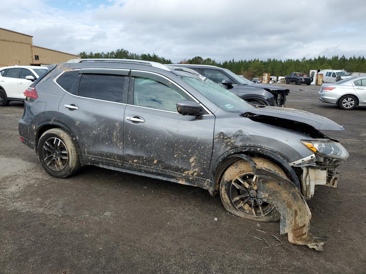 2017 Nissan Rogue - Image 4
