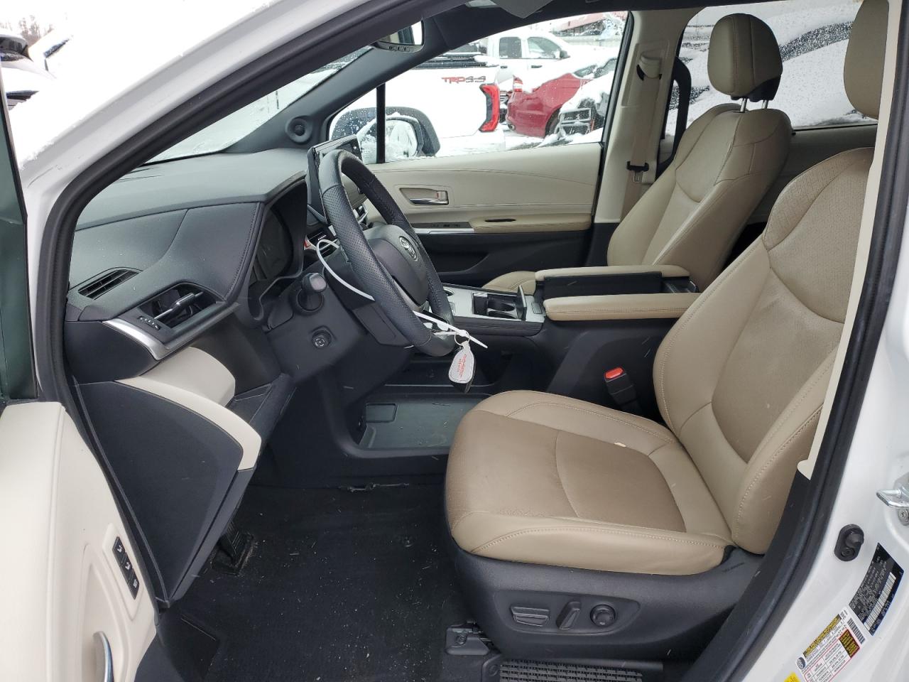 2022 Toyota Sienna - Image 8