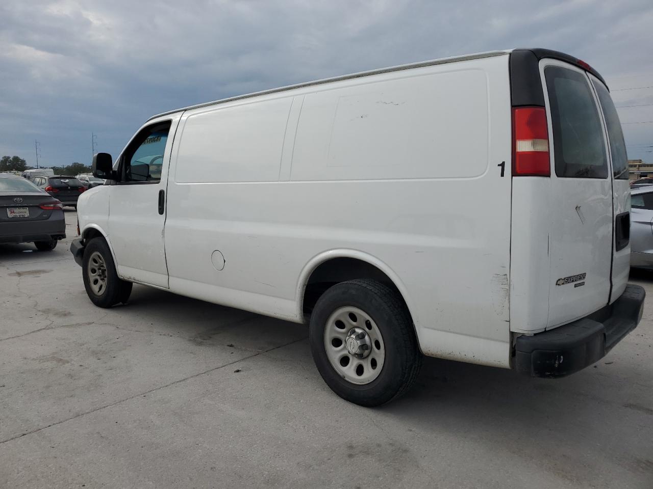 2014 Chevrolet Express - Image 2