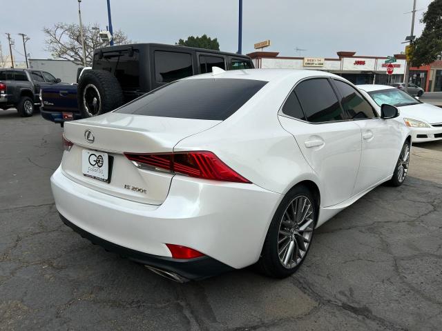 Sedans LEXUS IS 2017 White