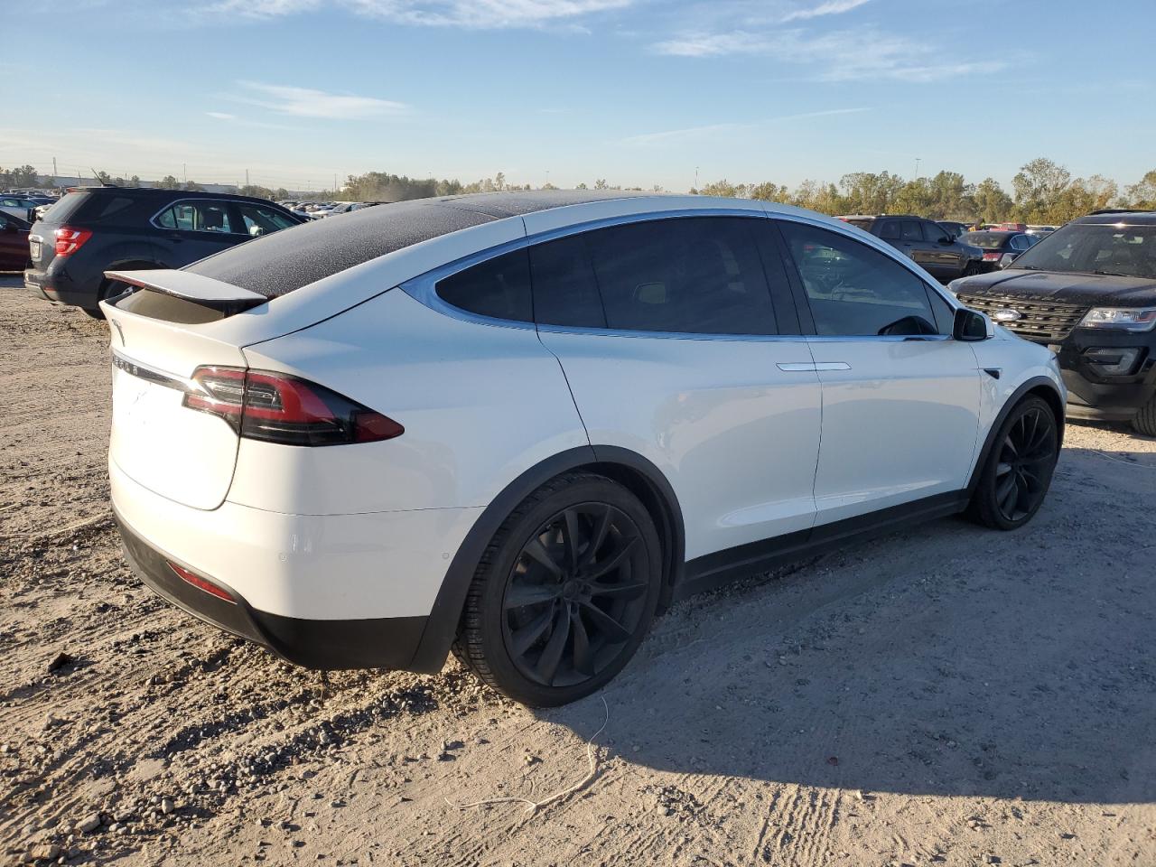 VIN 5YJXCAE26JF113041 2018 TESLA MODEL X no.3