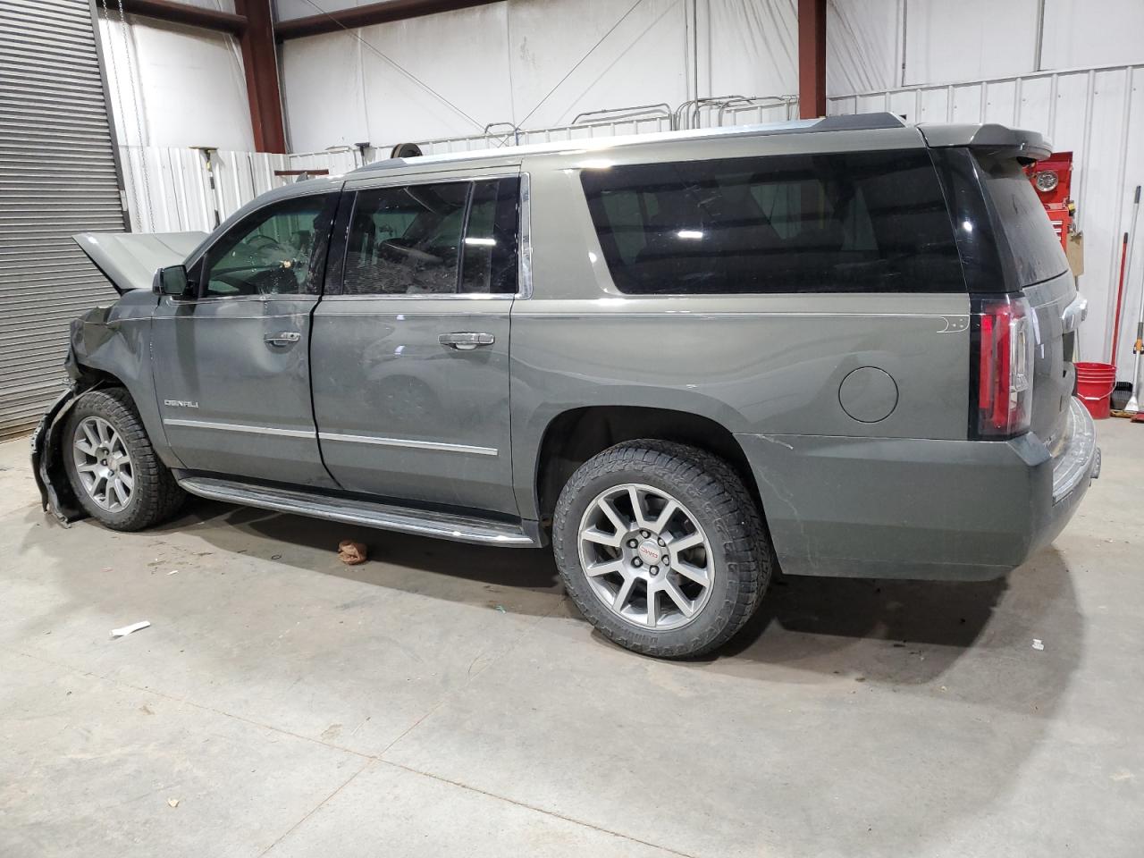 2018 GMC Yukon - Image 2