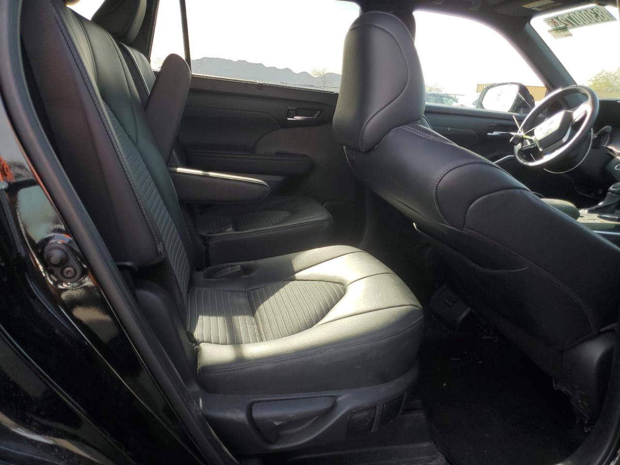2024 Toyota Highlander - Image 11