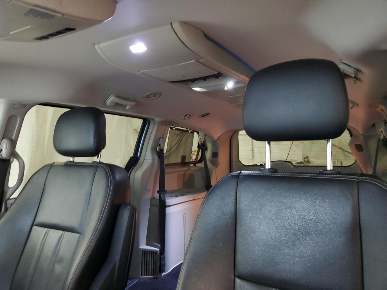 2016 Chrysler Town & Country Touring L VIN: 2C4RC1CG2GR240437 Lot: 86421654