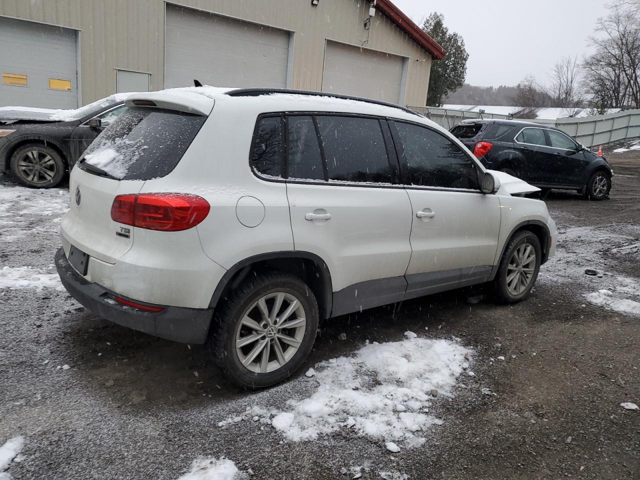 2017 Volkswagen Tiguan - Image 3