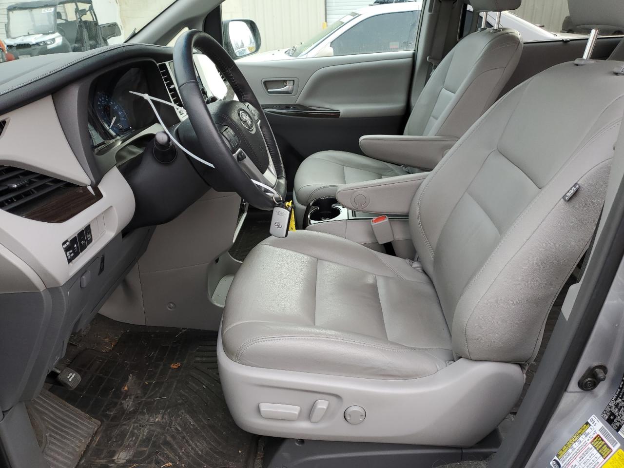 2015 Toyota Sienna - Image 7