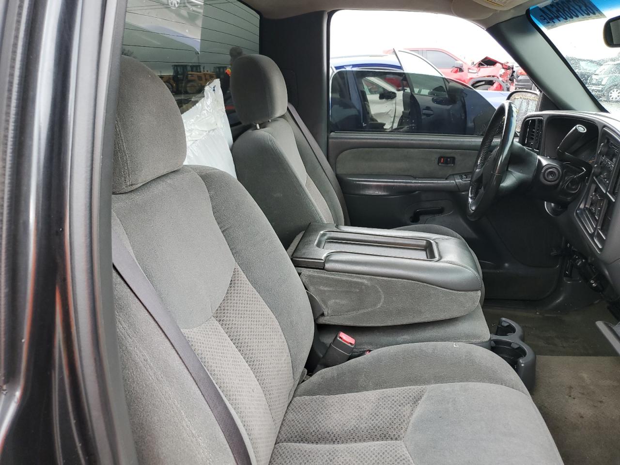 2003 Chevrolet Silverado - Image 10