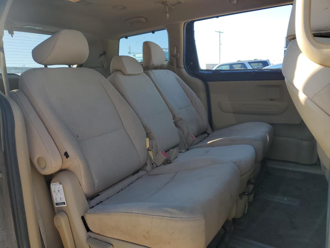 2016 Kia Sedona - Image 11