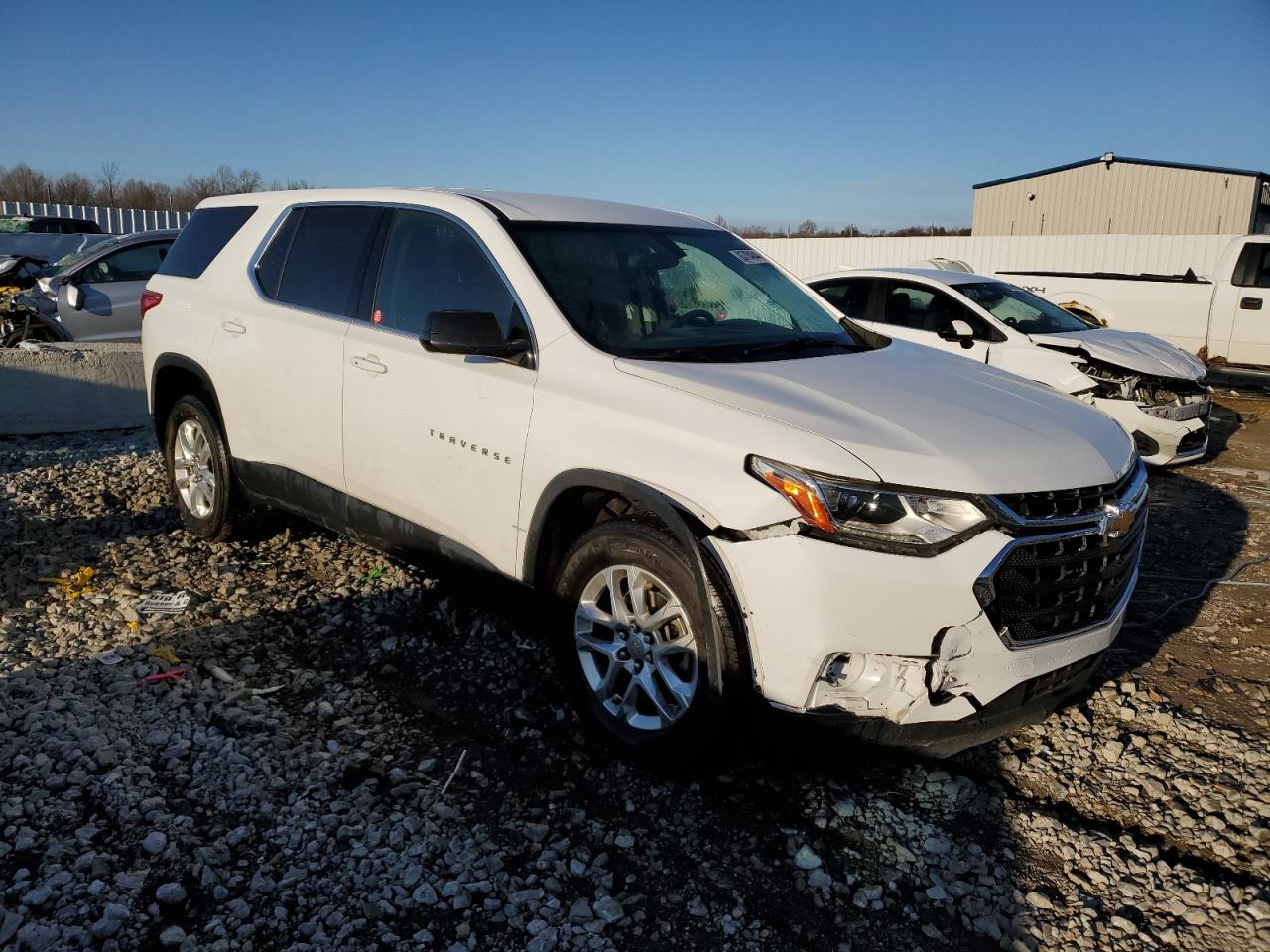 VIN 1GNEVFKW0KJ158421 2019 CHEVROLET TRAVERSE no.4