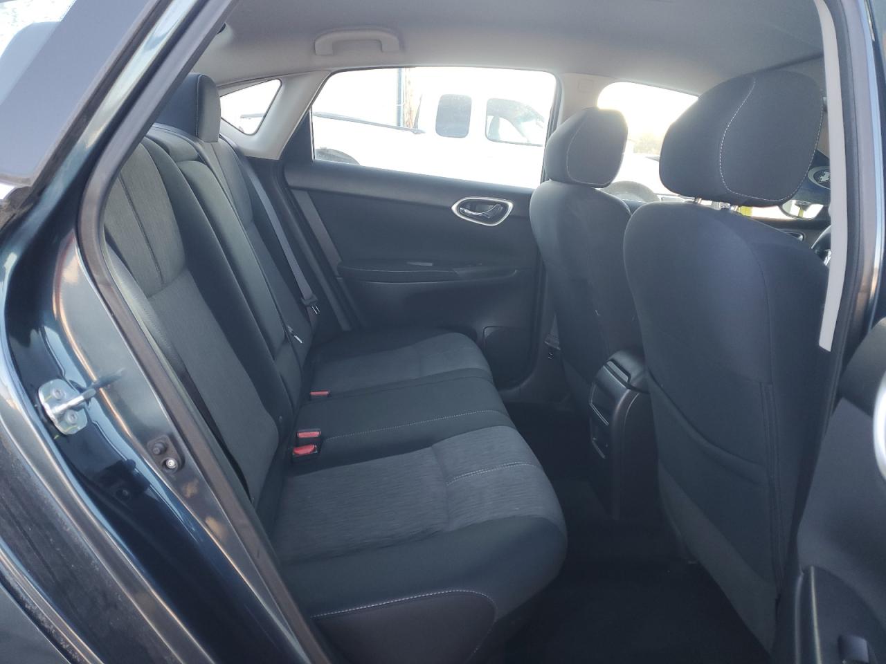 2015 Nissan Sentra - Image 10