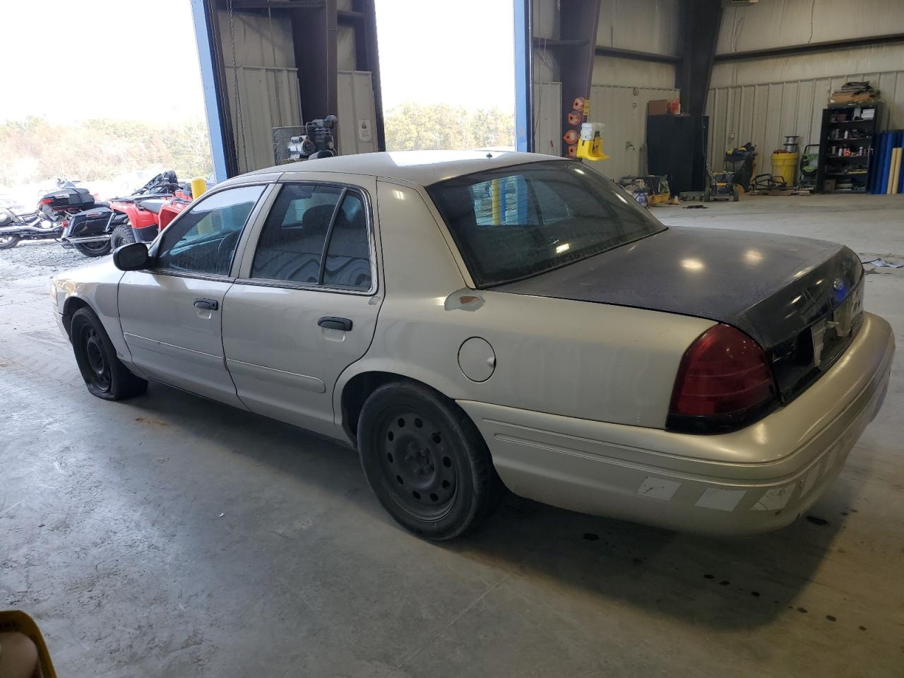 2008 Ford Crown Victoria - Image 2