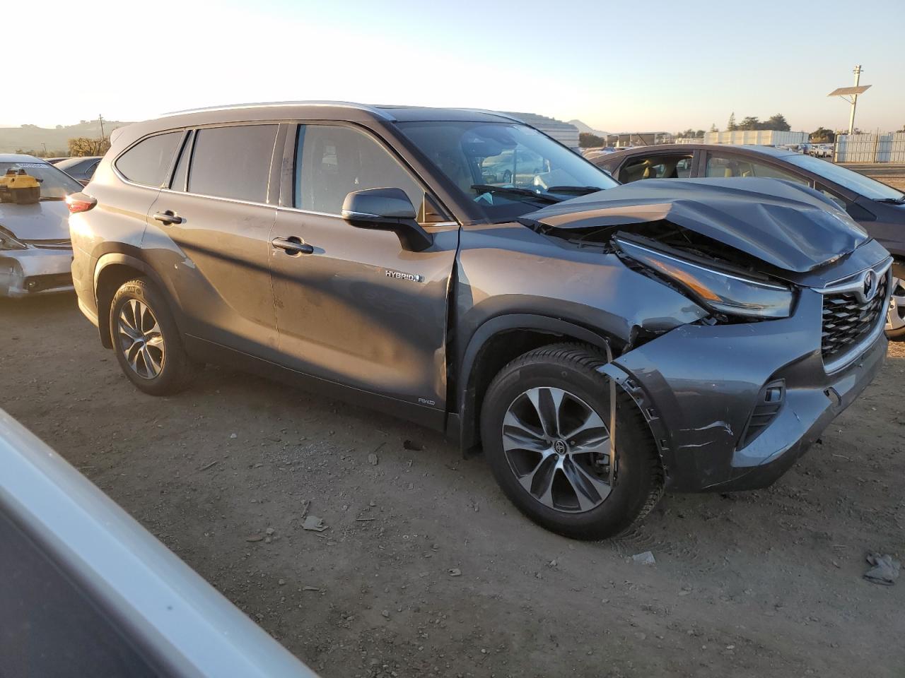 2021 Toyota Highlander - Image 4
