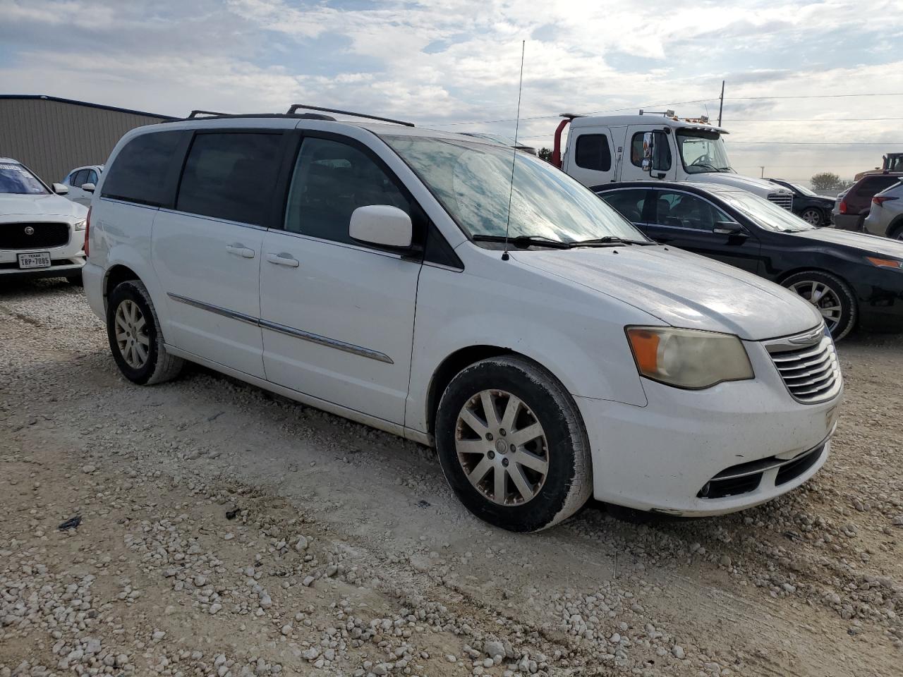 2014 Chrysler Town & Country - Image 4