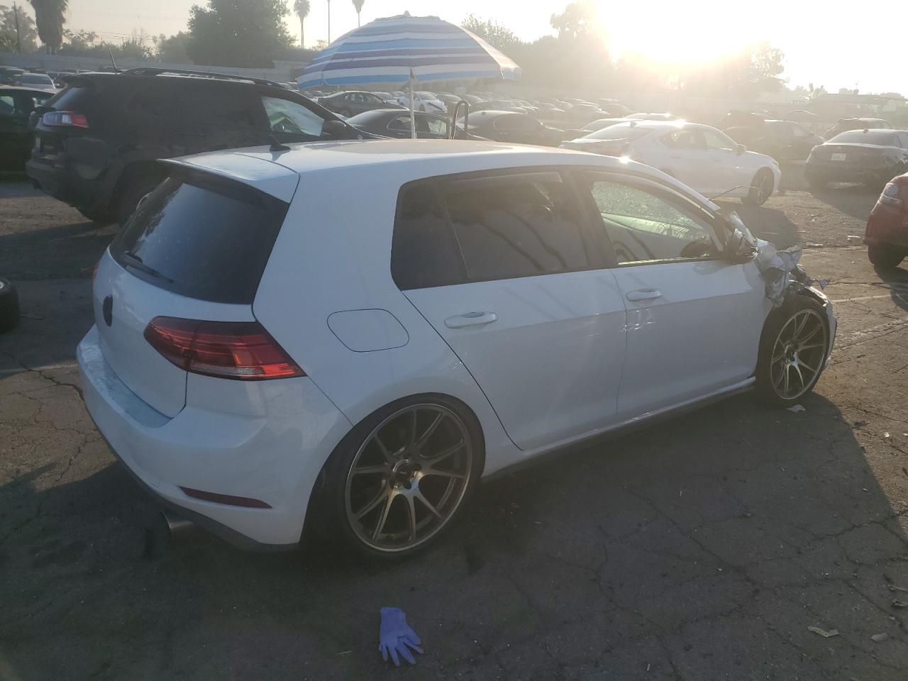 VIN 3VW547AU0JM262391 2018 VOLKSWAGEN GTI no.3