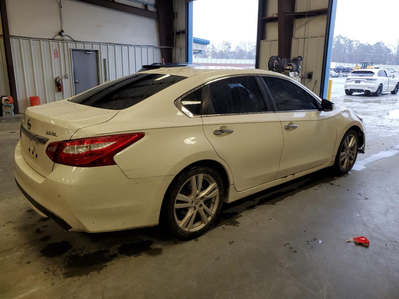 1N4BL3AP3HC121523 NISSAN ALTIMA 2017