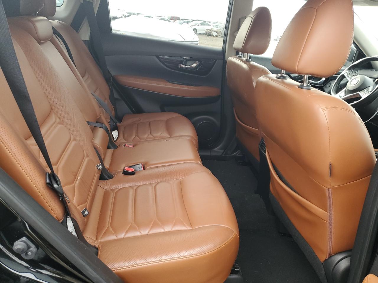 2018 Nissan Rogue - Image 10