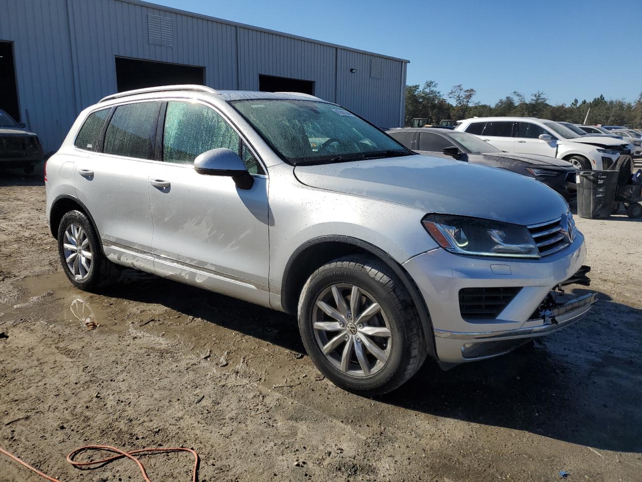 2015 Volkswagen Touareg - Image 4
