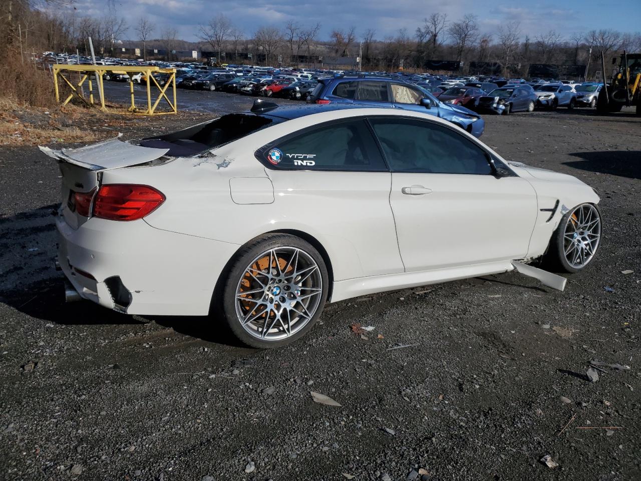 VIN WBS3R9C58FK335494 2015 BMW M4 no.3