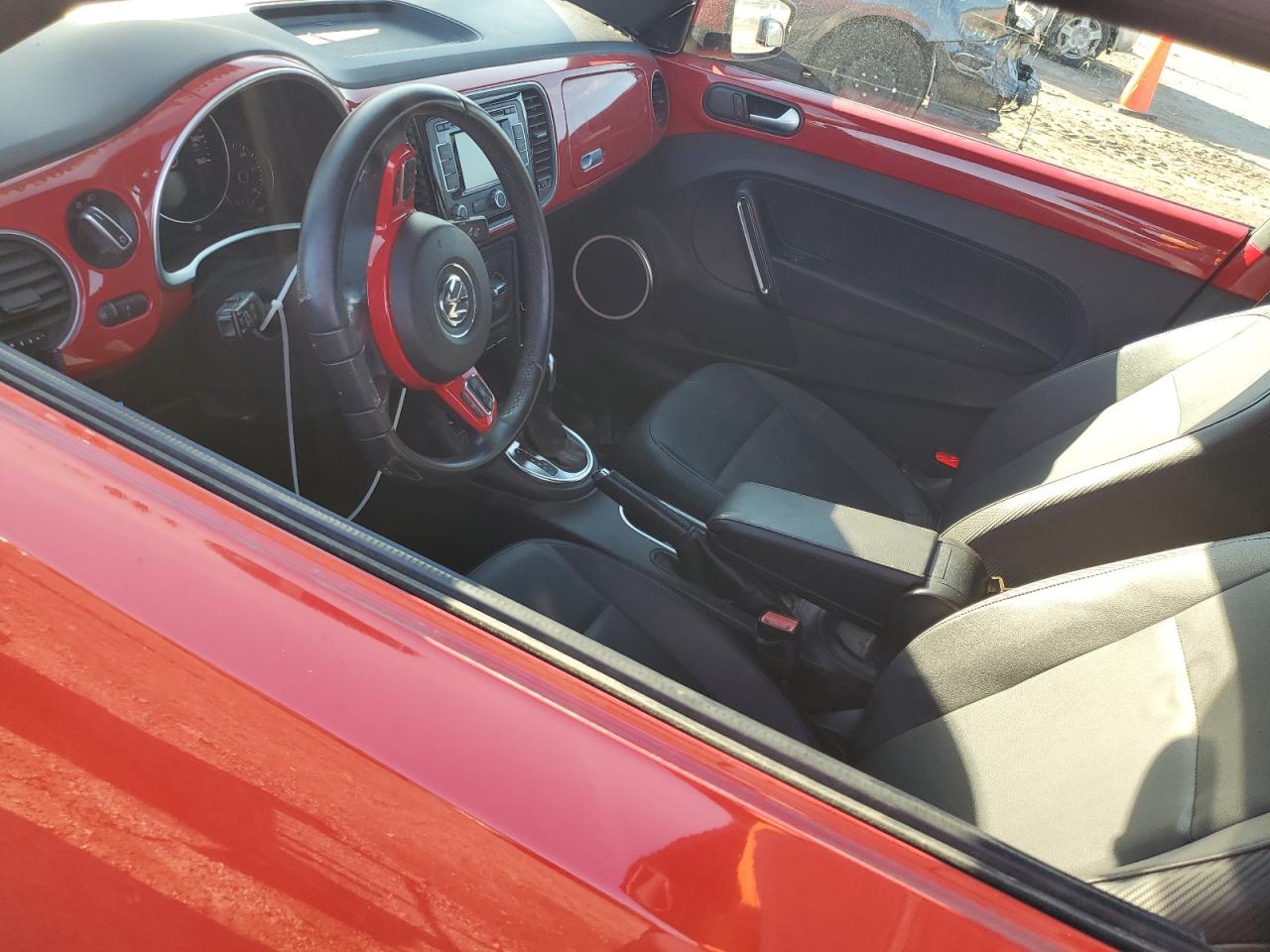 2012 Volkswagen Beetle - Image 7