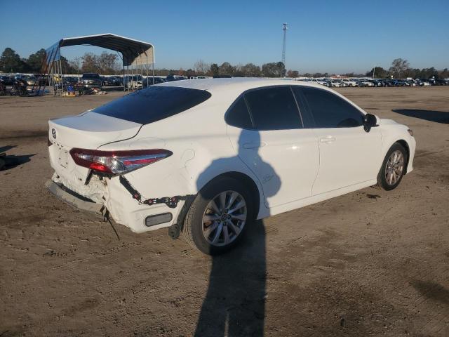  TOYOTA CAMRY 2018 Белы