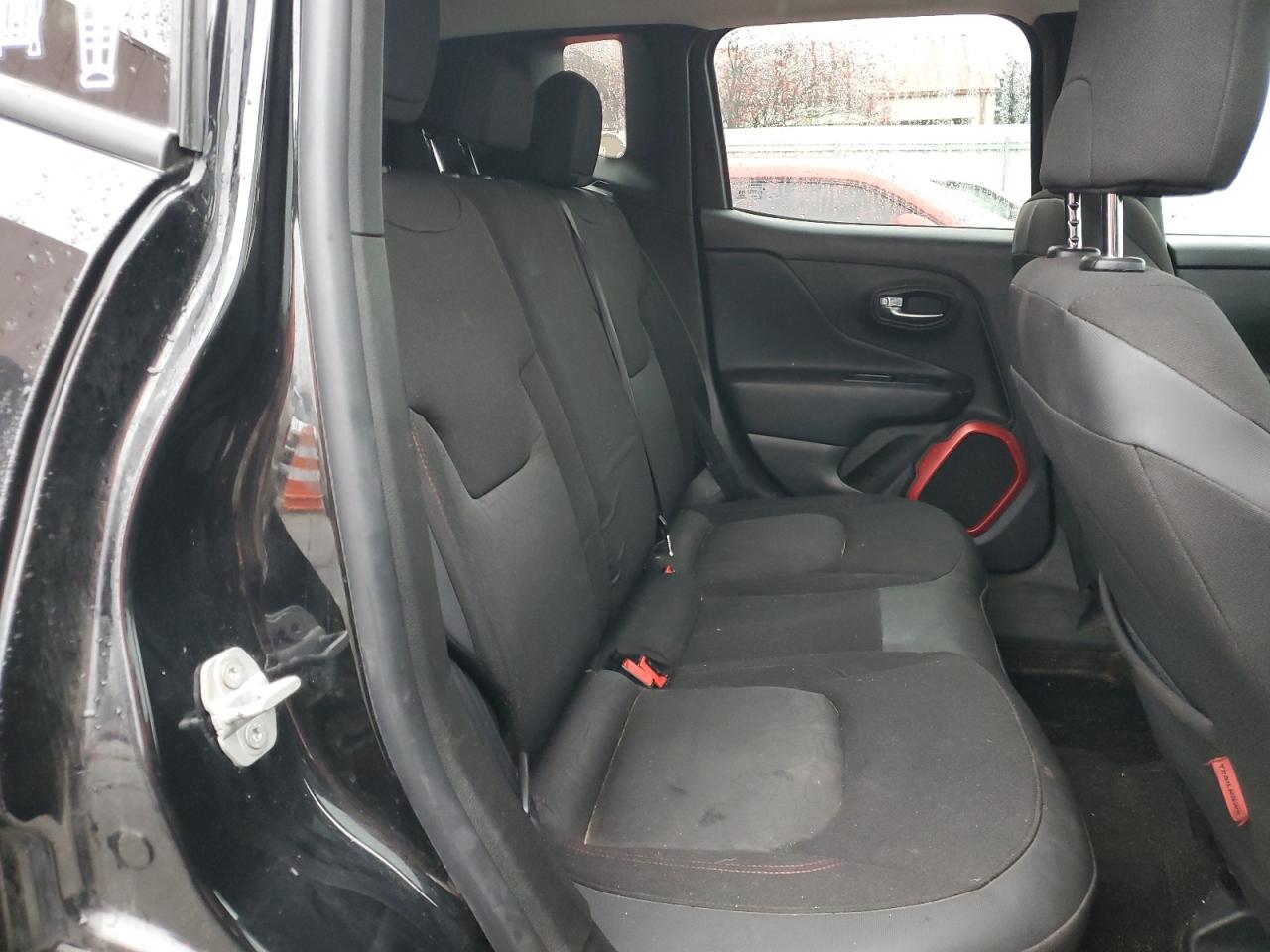 2017 Jeep Renegade - Image 11