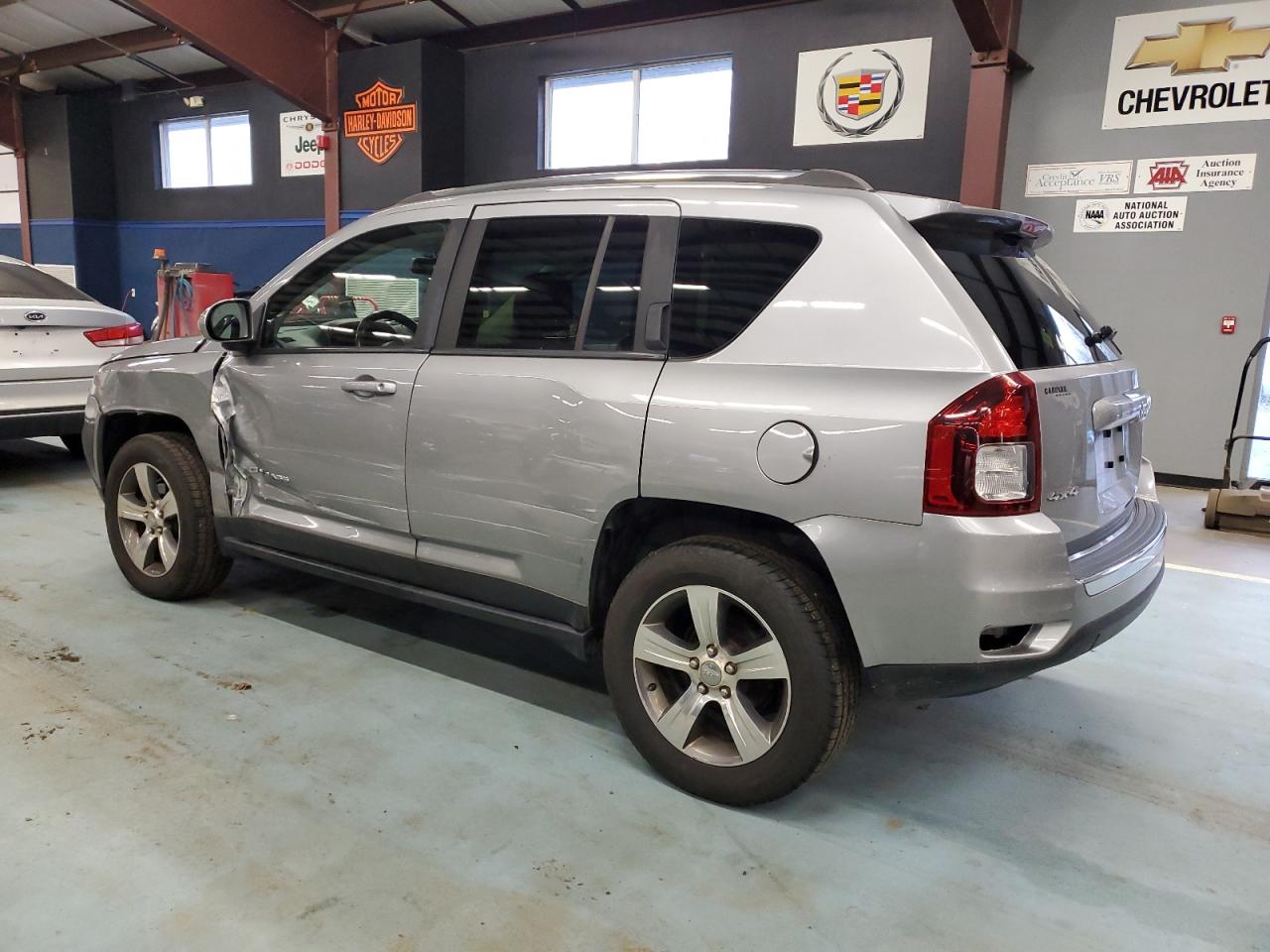 VIN 1C4NJDEB7GD809437 2016 JEEP COMPASS no.2