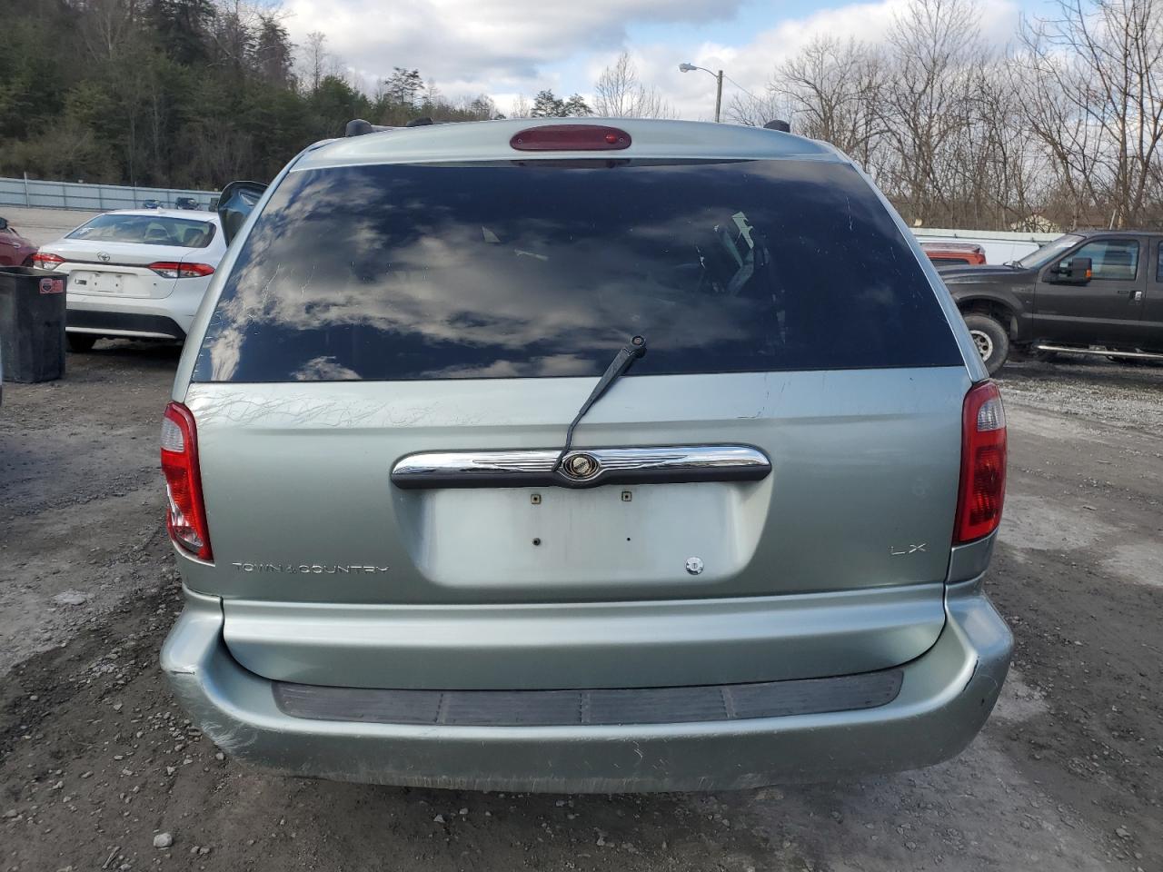 2003 Chrysler Town & Country - Image 10