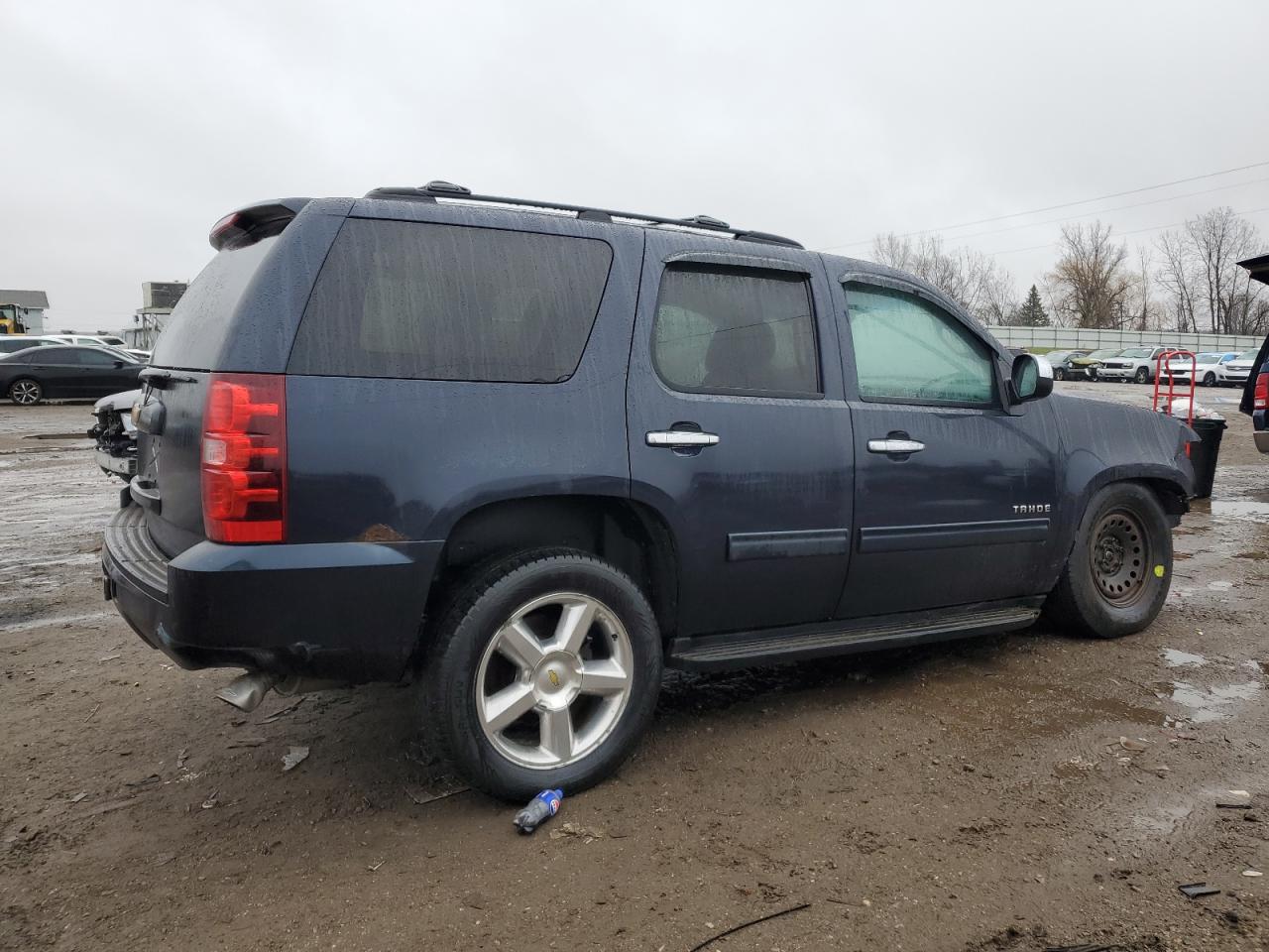 VIN 1GNSKAE09DR219596 2013 CHEVROLET TAHOE no.3