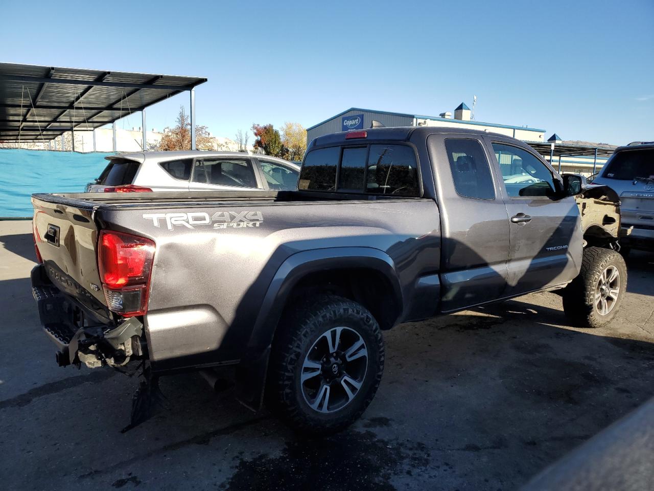 VIN 5TFSZ5AN2JX152571 2018 TOYOTA TACOMA no.3