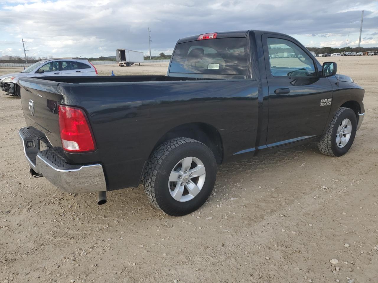 VIN 3C6JR6AG7JG195172 2018 RAM 1500 no.3