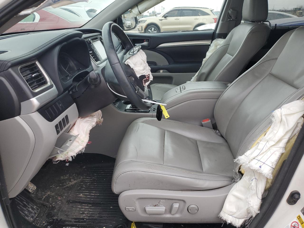 2016 Toyota Highlander - Image 7