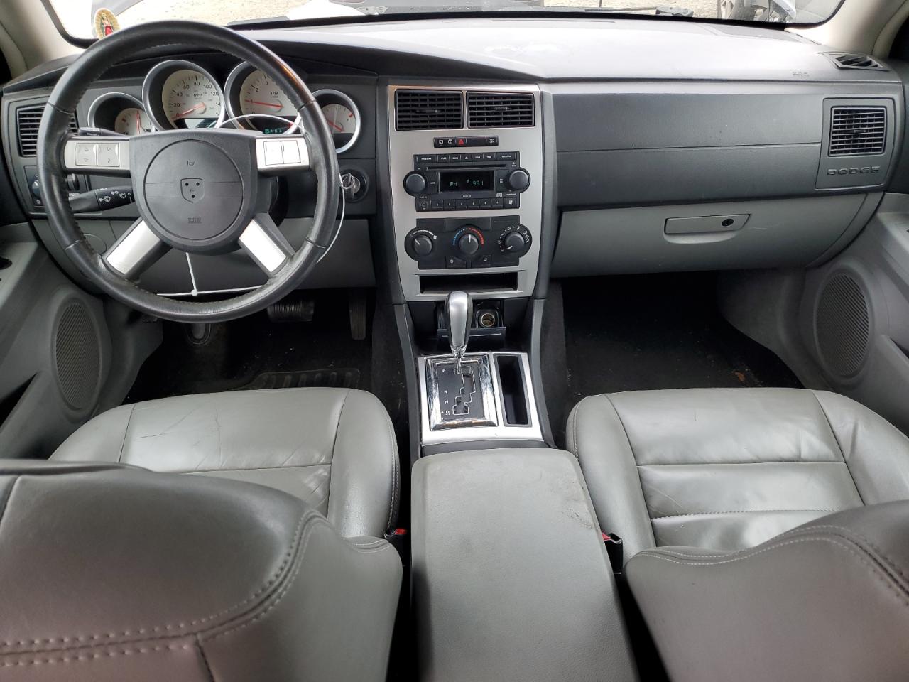 2006 Dodge Magnum - Image 8