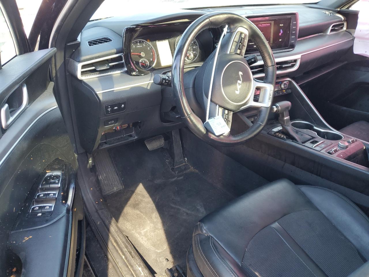 2024 Kia K5 - Image 8