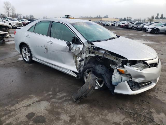  TOYOTA CAMRY 2014 Srebrny