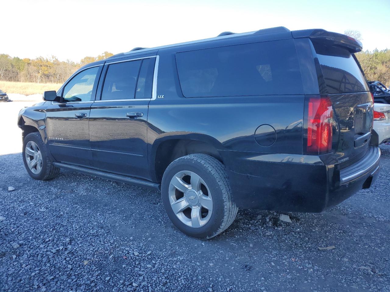 VIN 1GNSCKKC8FR159444 2015 CHEVROLET SUBURBAN no.2