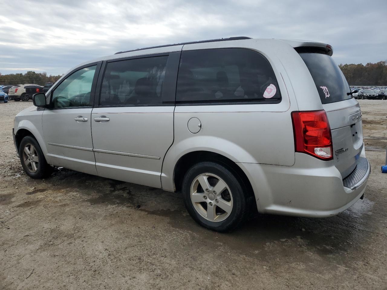 2012 Dodge Caravan - Image 2