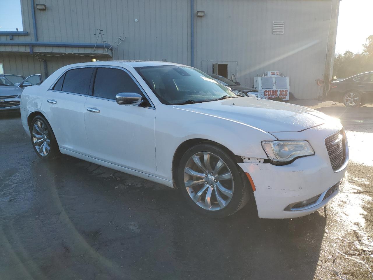 VIN 2C3CCAEG3HH586480 2017 CHRYSLER 300 no.4