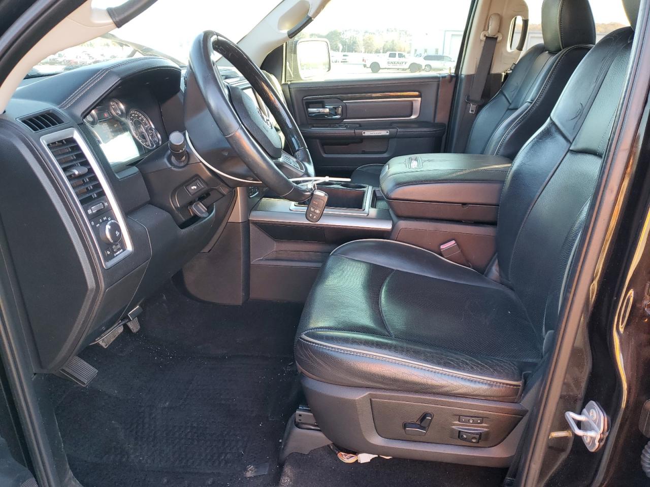 2015 RAM 1500 - Image 7