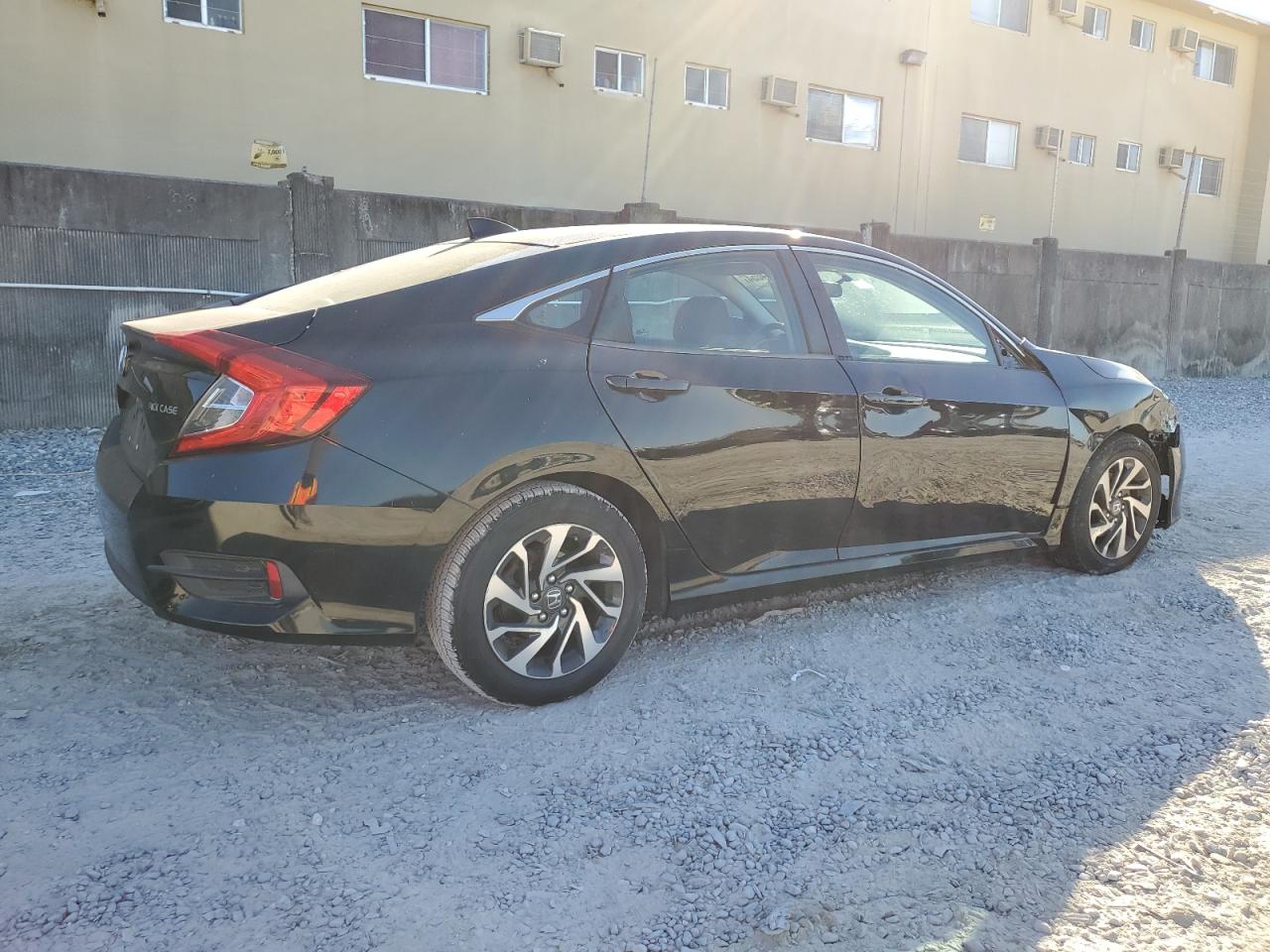 VIN 19XFC2F79HE057141 2017 HONDA CIVIC no.3